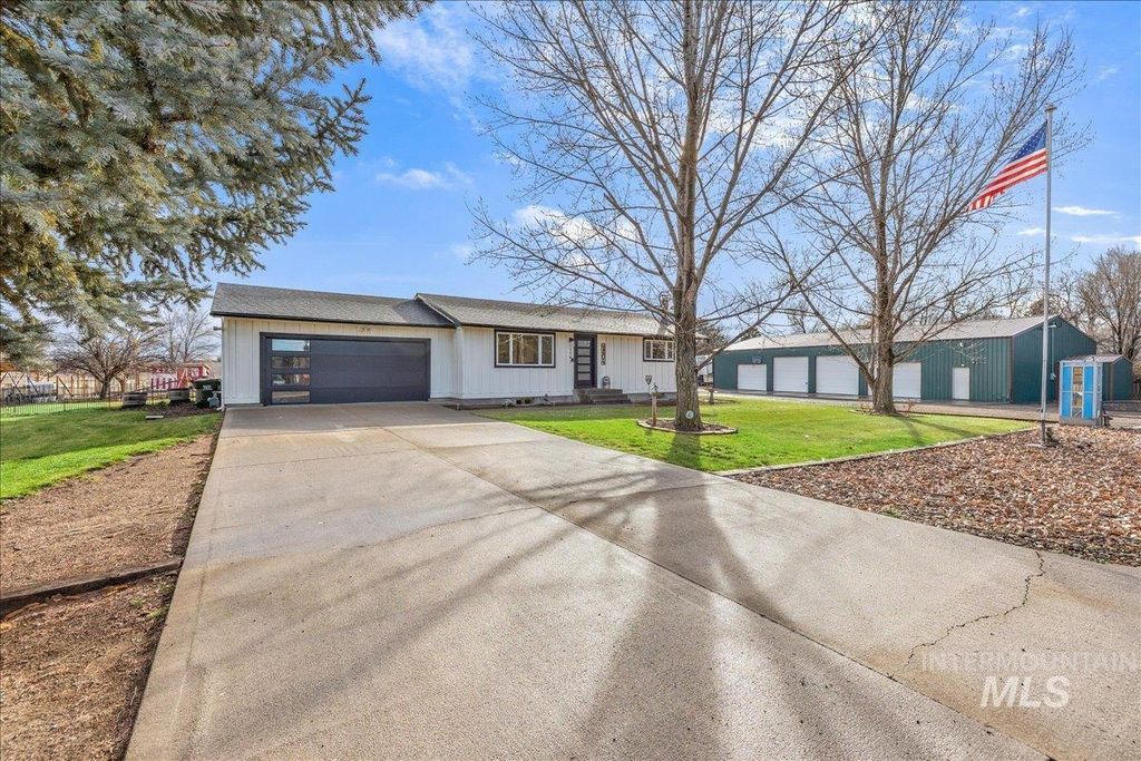 Photo of 3582 NW Dutton Way, Mountain Home, ID 83647 (MLS # 98971322)