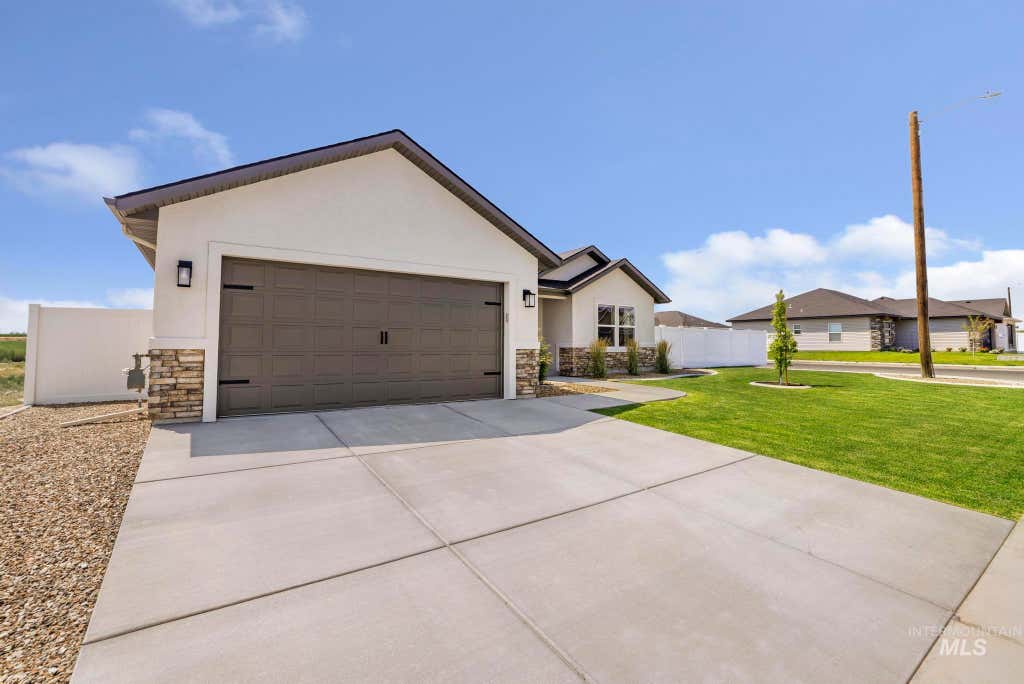 Photo of 502 Hope Ave, Twin Falls, ID 83301 (MLS # 98995933)