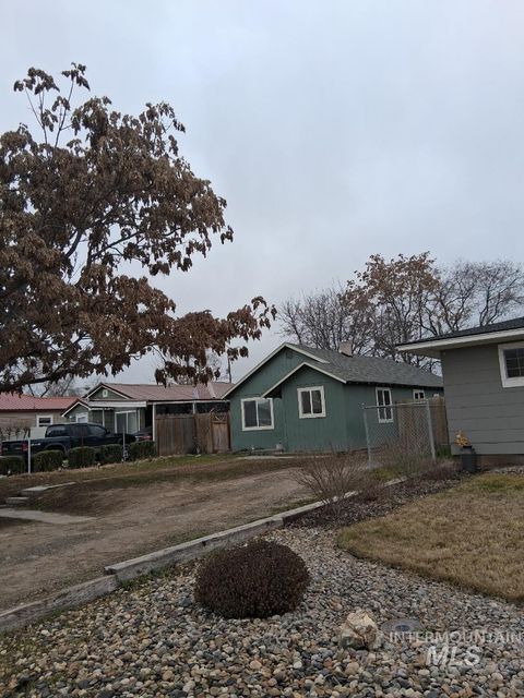 Photo of 613 Park Avenue, Nyssa, OR 97913 (MLS # 98975244)