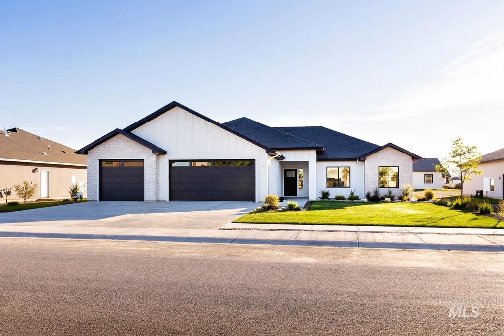 Photo of 962 Canal Street, Twin Falls, ID 83301 (MLS # 98974701)