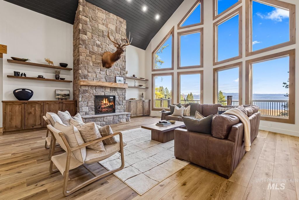 Photo of 1505 Bear Rock Trail, Donnelly, ID 83615 (MLS # 98981966)