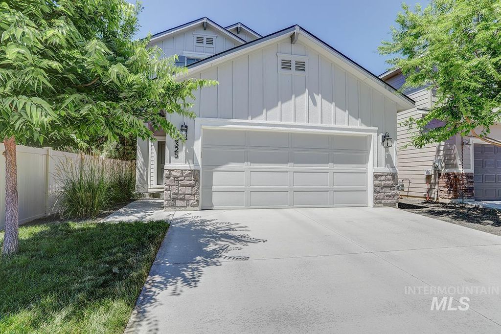 Photo of 3325 S Daybreak Ave, Meridian, ID 83642 (MLS # 98991263)
