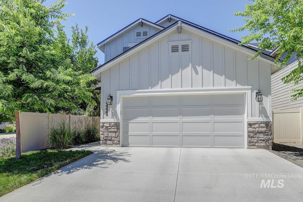 Photo of 3325 S Daybreak Ave, Meridian, ID 83642 (MLS # 98991263)