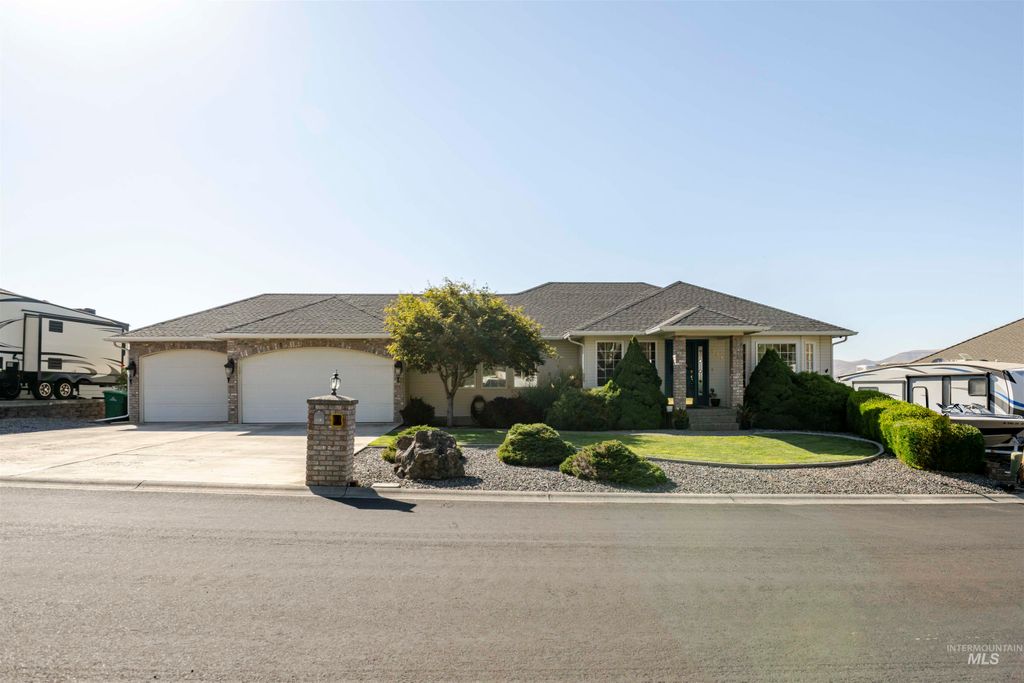 Photo of 331 Reservoir Dr, Lewiston, ID 83501 (MLS # 98960558)