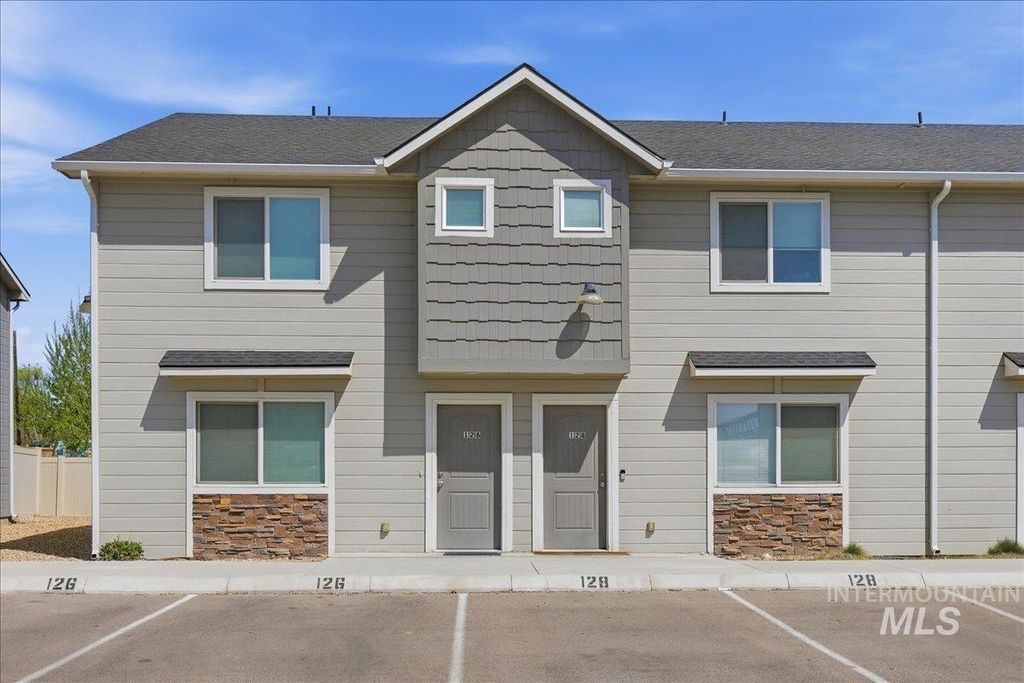 Photo of 126 E Ravenna Ln, Nampa, ID 83687 (MLS # 98982344)