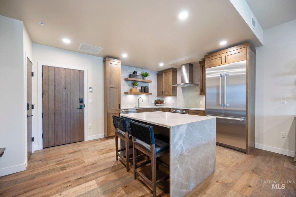 Photo of 700 Village Drive #302, Donnelly, ID 83615 (MLS # 98975810)