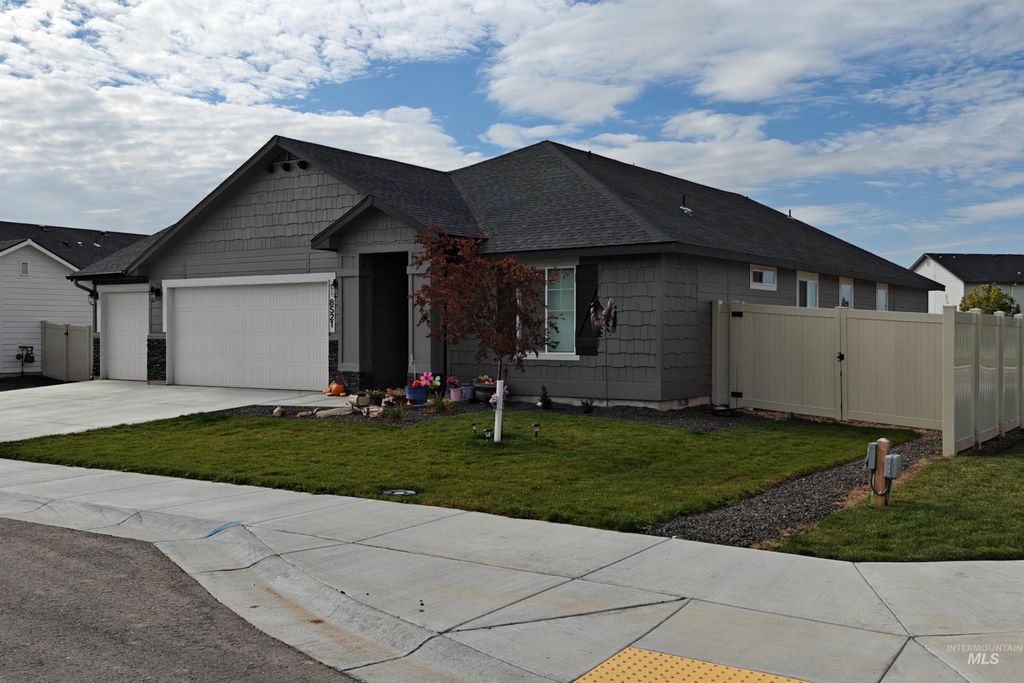 Photo of 8521 S Foraker Way, Kuna, ID 83634 (MLS # 98965215)