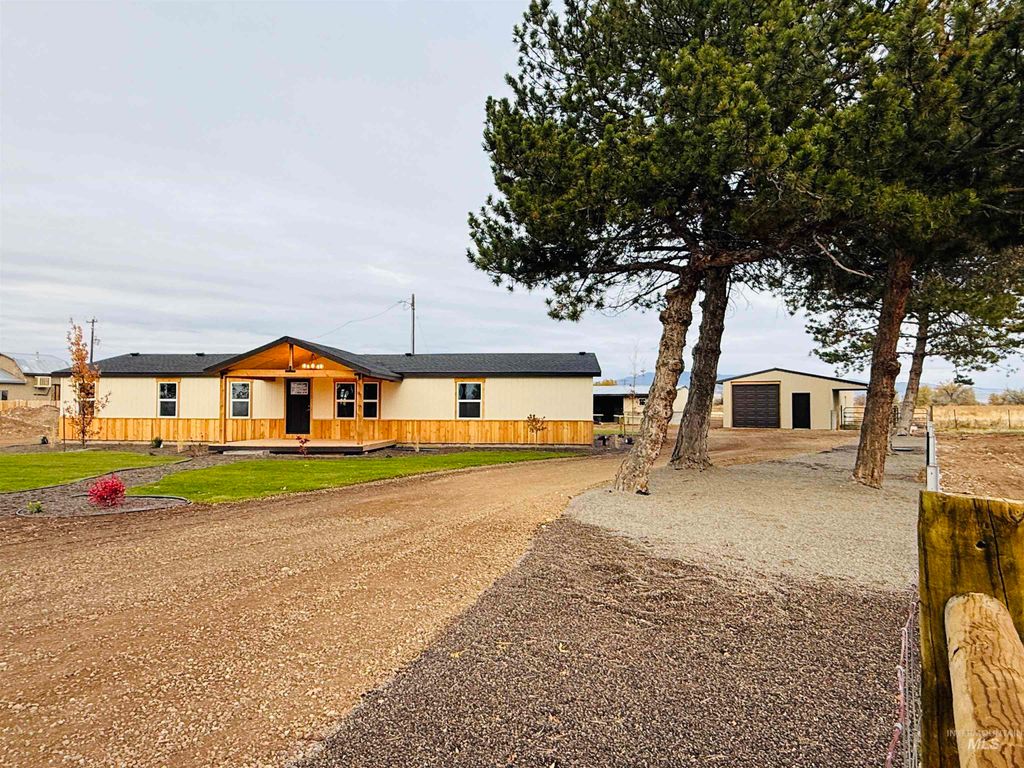 Photo of 4558 NE Lott Rd, Mountain Home, ID 83647 (MLS # 98966047)