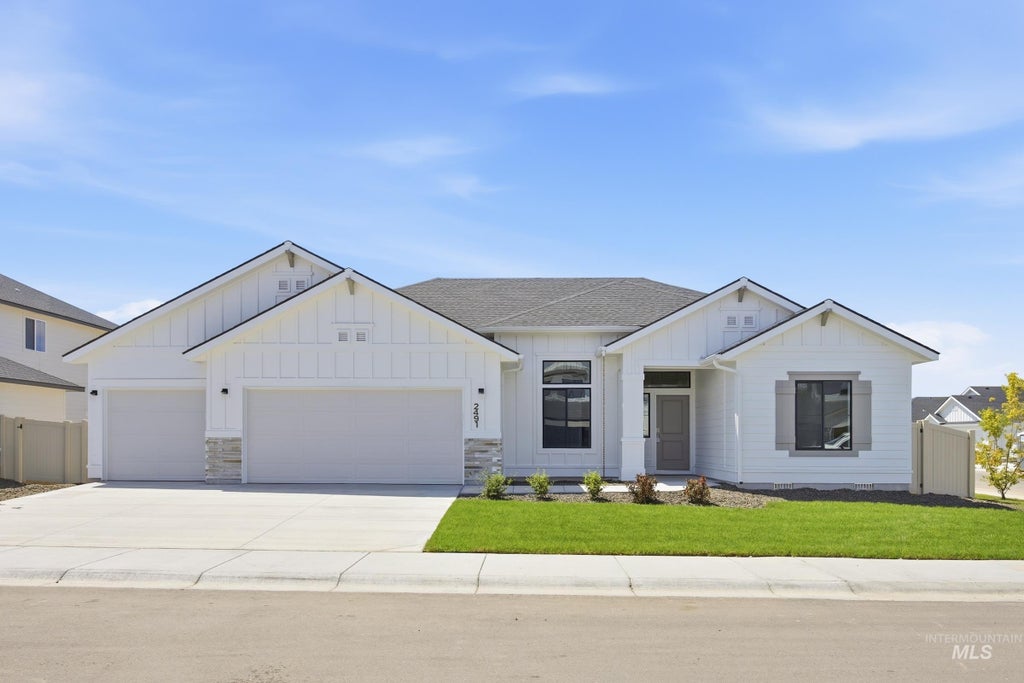 Photo of 812 Thunderbolt Dr, Mountain Home, ID 83647 (MLS # 98994542)