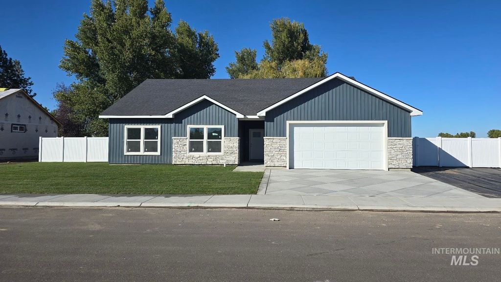 Photo of 1216 Bronze Drive, Rupert, ID 83350 (MLS # 98985134)