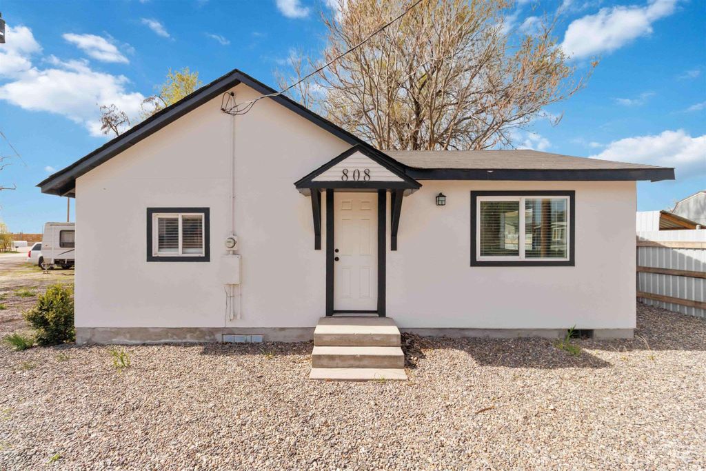 Photo of 808 E Bates Ave, Parma, ID 83660 (MLS # 98942528)