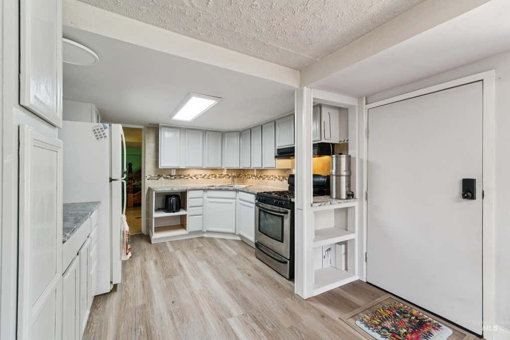 Photo of 1720 W Roosevelt Avenue, Nampa, ID 83651 (MLS # 98989917)