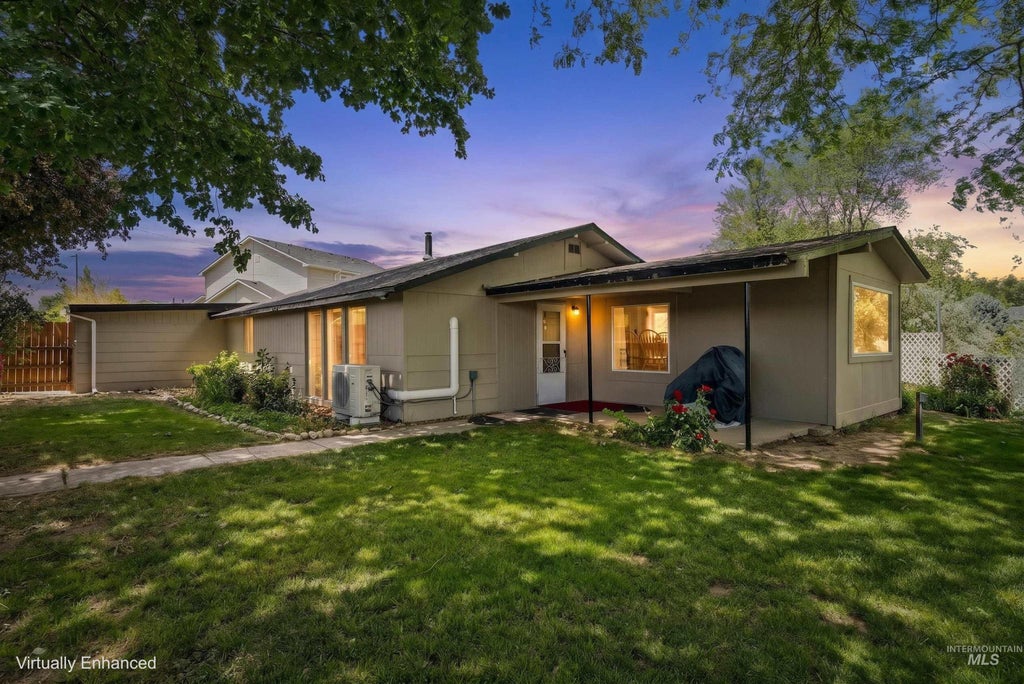 Photo of 1720 W Roosevelt Avenue, Nampa, ID 83651 (MLS # 98989917)