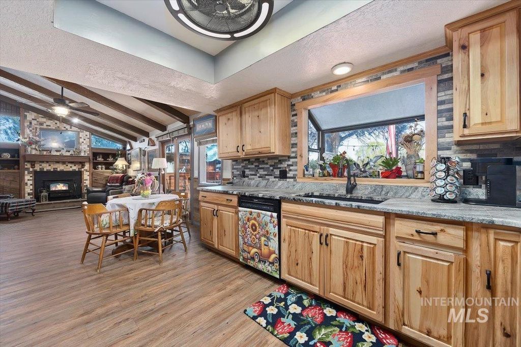 Photo of 215 Willow Ln, Hagerman, ID 83332 (MLS # 98973629)