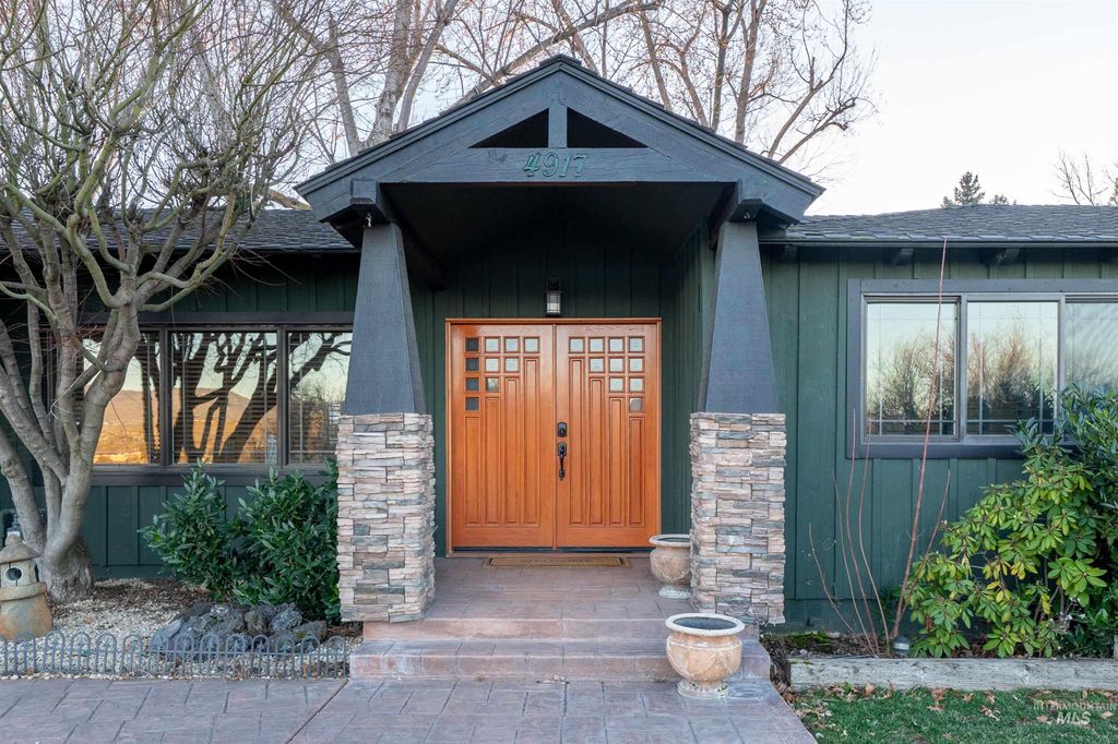 Photo of 4917 Mountain View Dr, Boise, ID 83704 (MLS # 98976144)