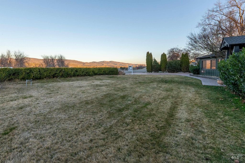 Photo of 4917 Mountain View Dr, Boise, ID 83704 (MLS # 98976144)