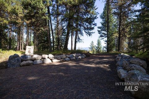 Photo of 352 Blackhawk Lake Dr, McCall, ID 83638 (MLS # 98979409)