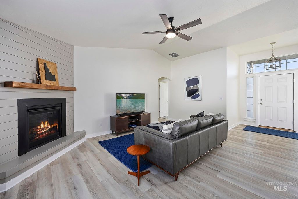 Photo of 234 Canyon Crest Dr W, Twin Falls, ID 83301 (MLS # 98969018)