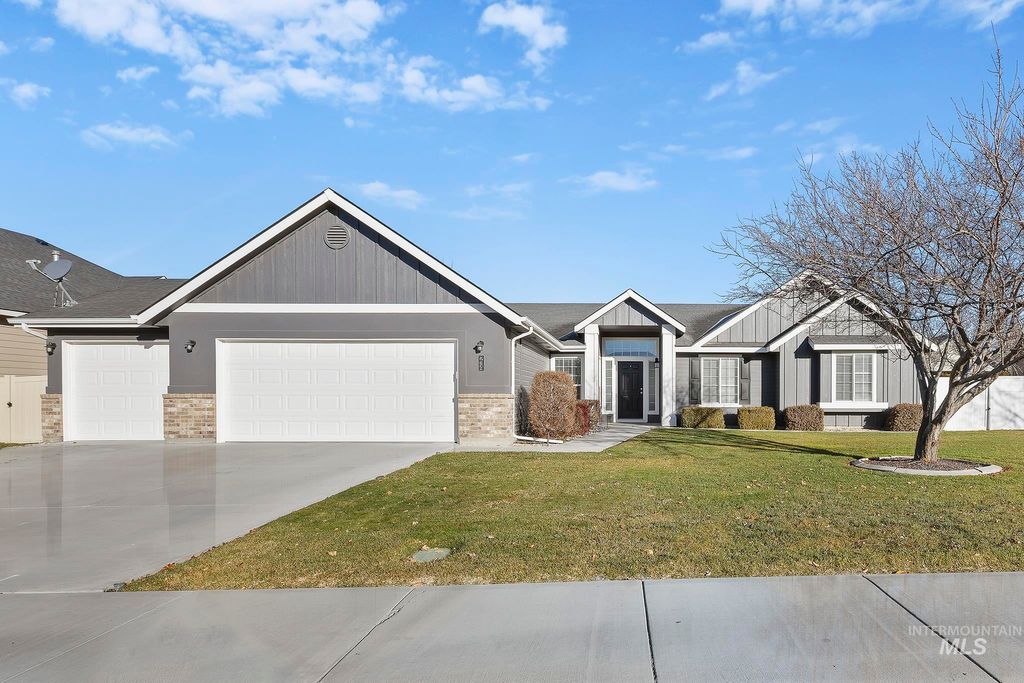 Photo of 234 Canyon Crest Dr W, Twin Falls, ID 83301 (MLS # 98969018)
