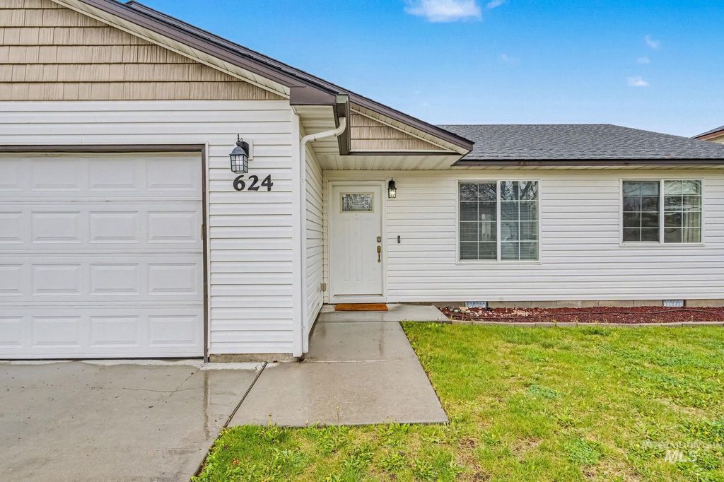 Photo of 624 Cinnabear Dr, Kuna, ID 83634 (MLS # 98982142)