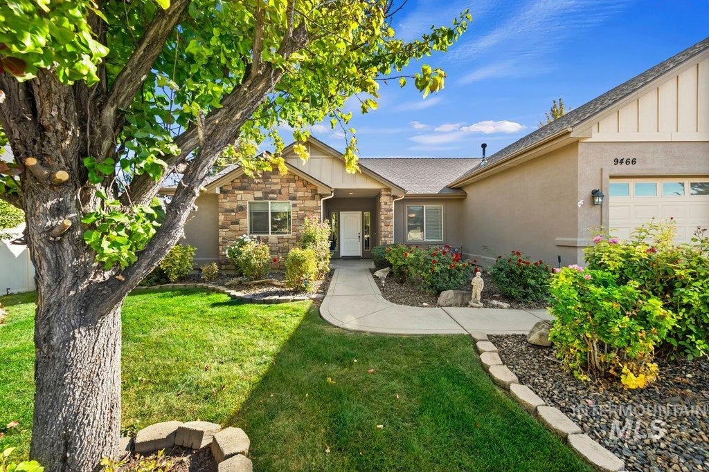 Photo of 9466 S Kelsan Ave, Kuna, ID 83634 (MLS # 99004608)