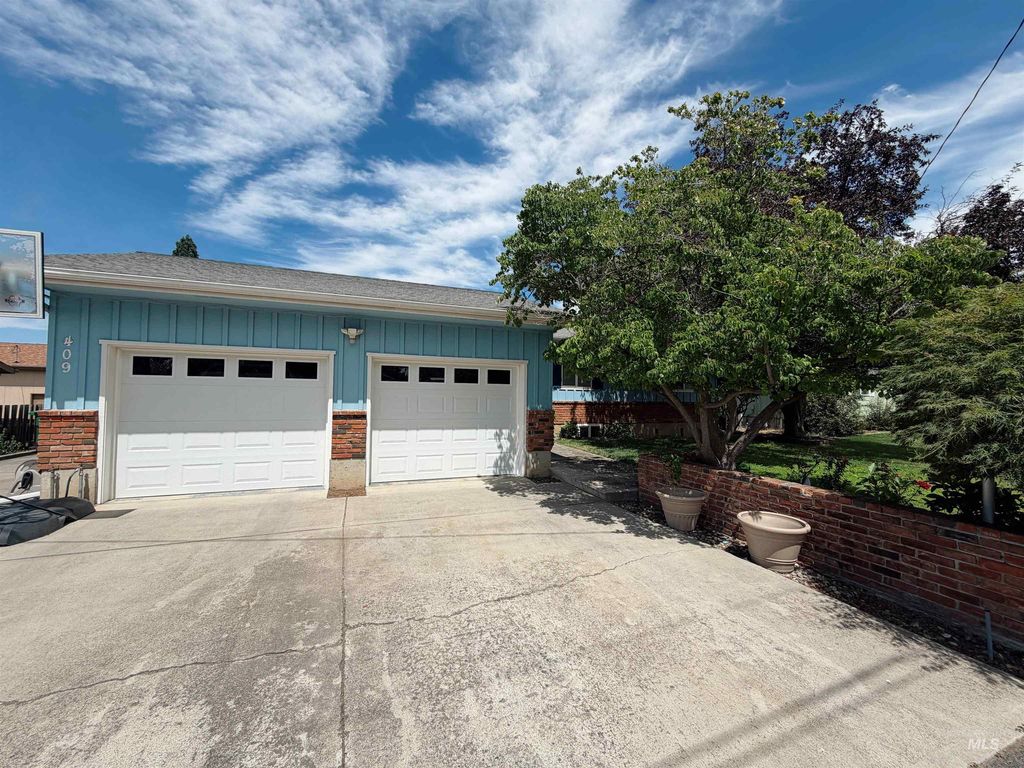 Photo of 409 Linden Dr, Lewiston, ID 83501 (MLS # 98993913)