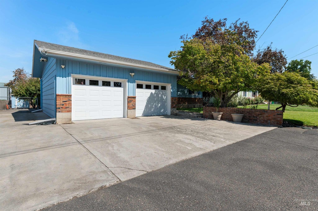 Photo of 409 Linden Dr, Lewiston, ID 83501 (MLS # 98993913)