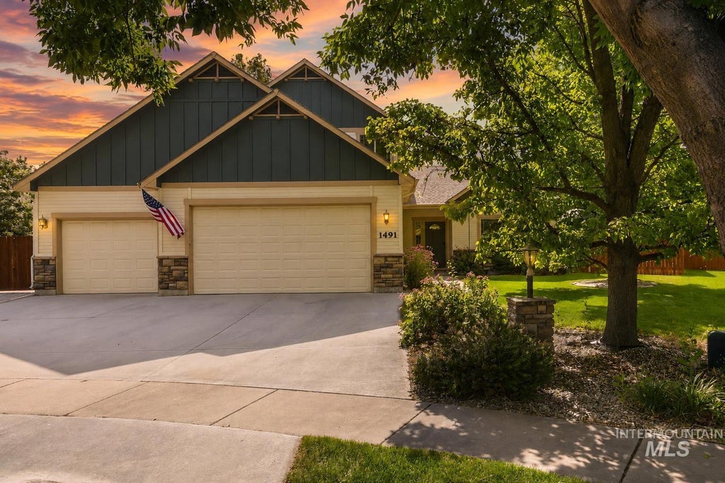 Photo of 1491 S Millstream Ct, Nampa, ID 83686 (MLS # 98991994)