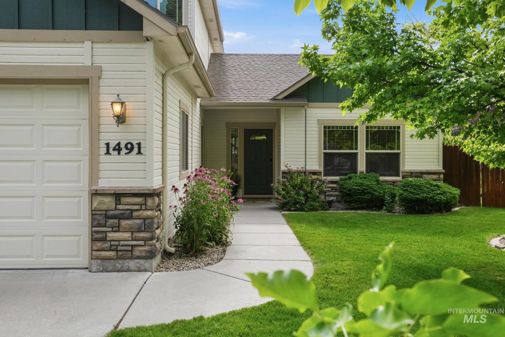 Photo of 1491 S Millstream Ct, Nampa, ID 83686 (MLS # 98991994)