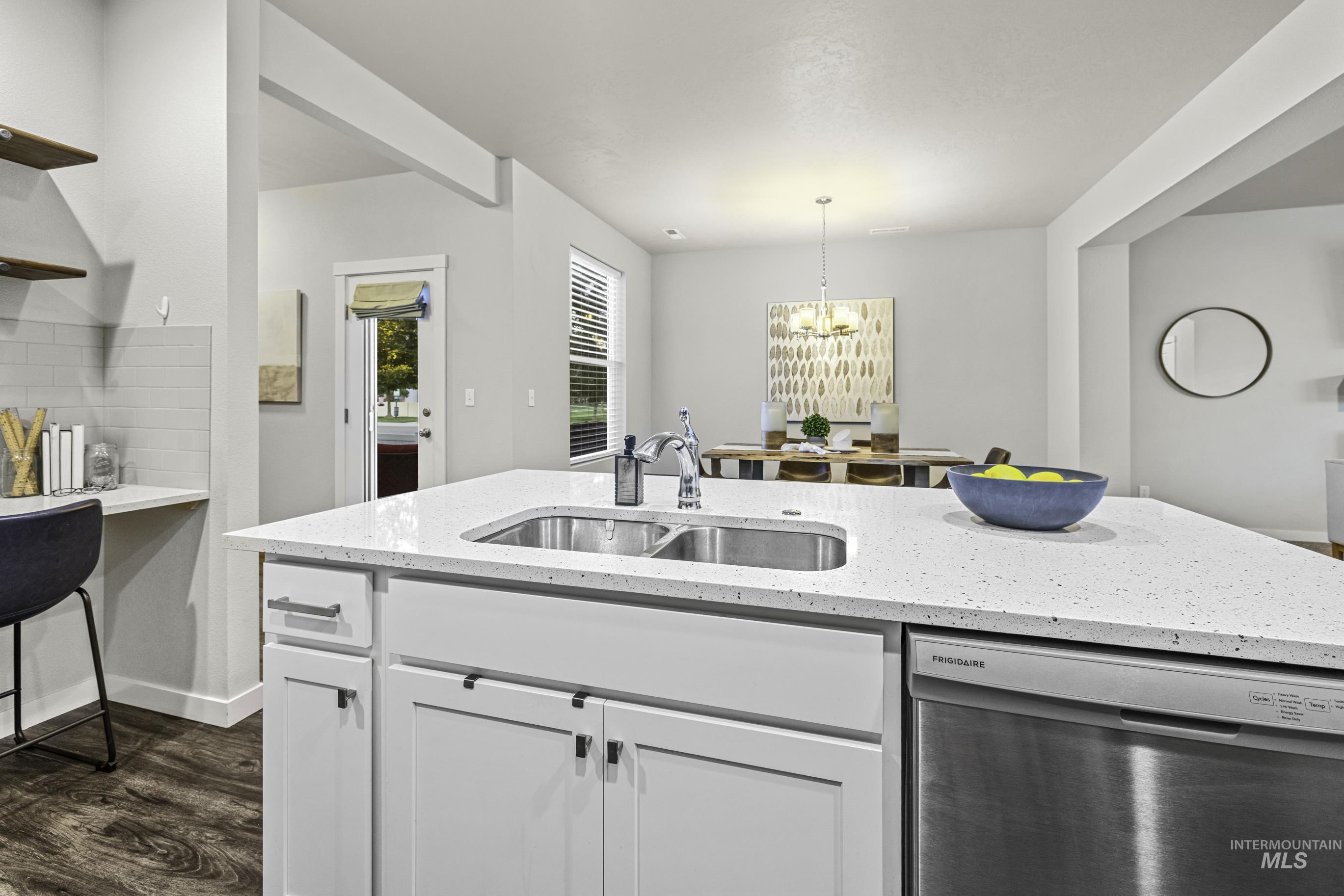 Boise, Idaho 83709, United States, 3 Bedrooms Bedrooms, ,3 BathroomsBathrooms,Residential,Pending,52866