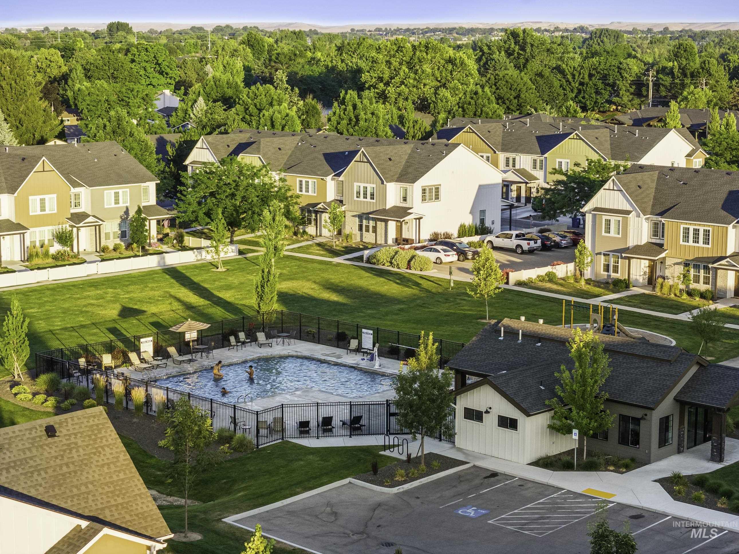 Boise, Idaho 83709, United States, 3 Bedrooms Bedrooms, ,3 BathroomsBathrooms,Residential,Pending,52866