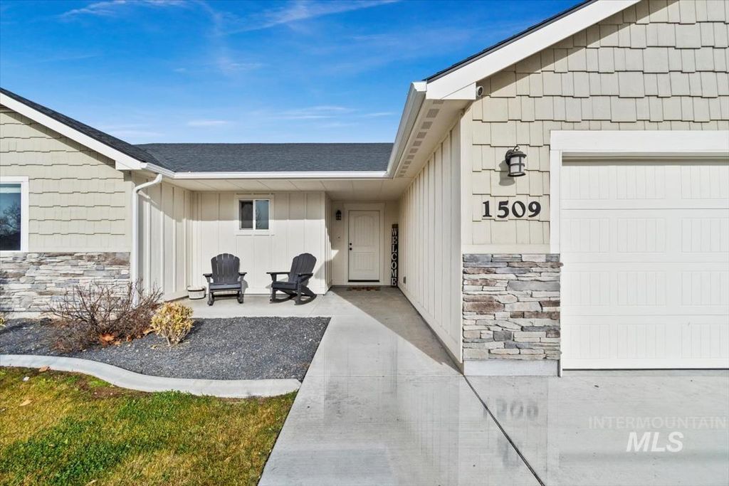 Photo of 1509 Cottonwood Dr, Fruitland, ID 83619 (MLS # 98968956)