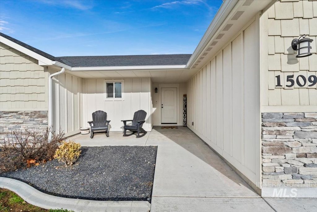 Photo of 1509 Cottonwood Dr, Fruitland, ID 83619 (MLS # 98968956)