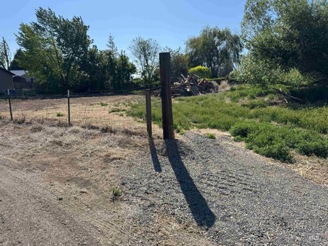 Photo of 551 10th West ???, Gooding, ID 83330 (MLS # 98949192)