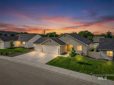 Photo of 1611 Regency Way, Emmett, ID 83617 (MLS # 98977511)
