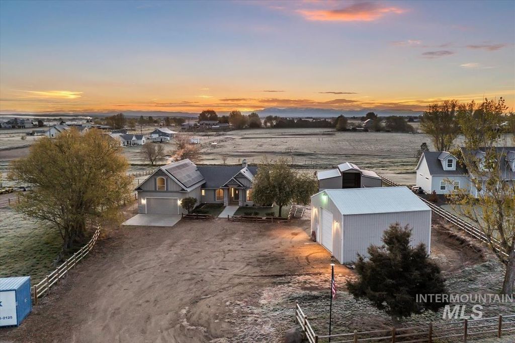 Photo of 12840 Quail Run Ln, Caldwell, ID 83607 (MLS # 98983326)