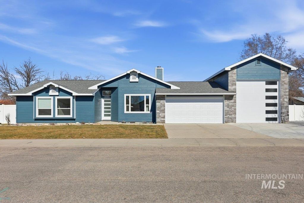 Photo of 9290 W Halstead Dr, Boise, ID 83704 (MLS # 98976047)