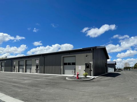 Photo of 2635 Kimberly Rd #200, Twin Falls, ID 83301 (MLS # 98982872)
