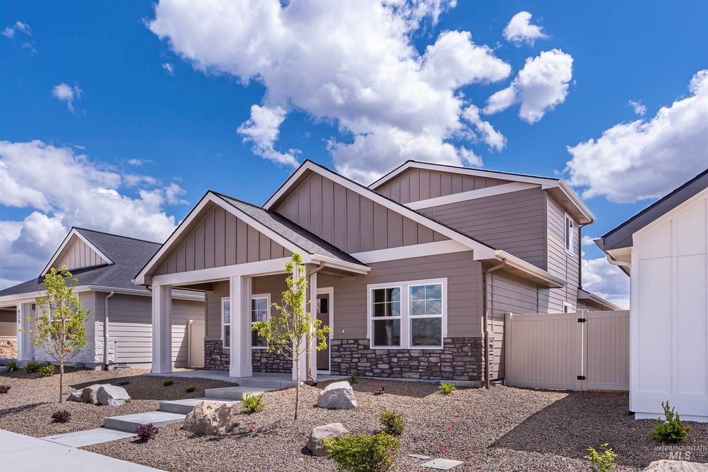 Photo of 425 E Chevy Dr, Boise, ID 83716 (MLS # 98984308)