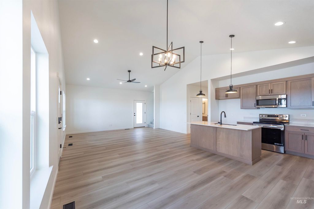 Photo of 425 E Chevy Dr, Boise, ID 83716 (MLS # 98984308)