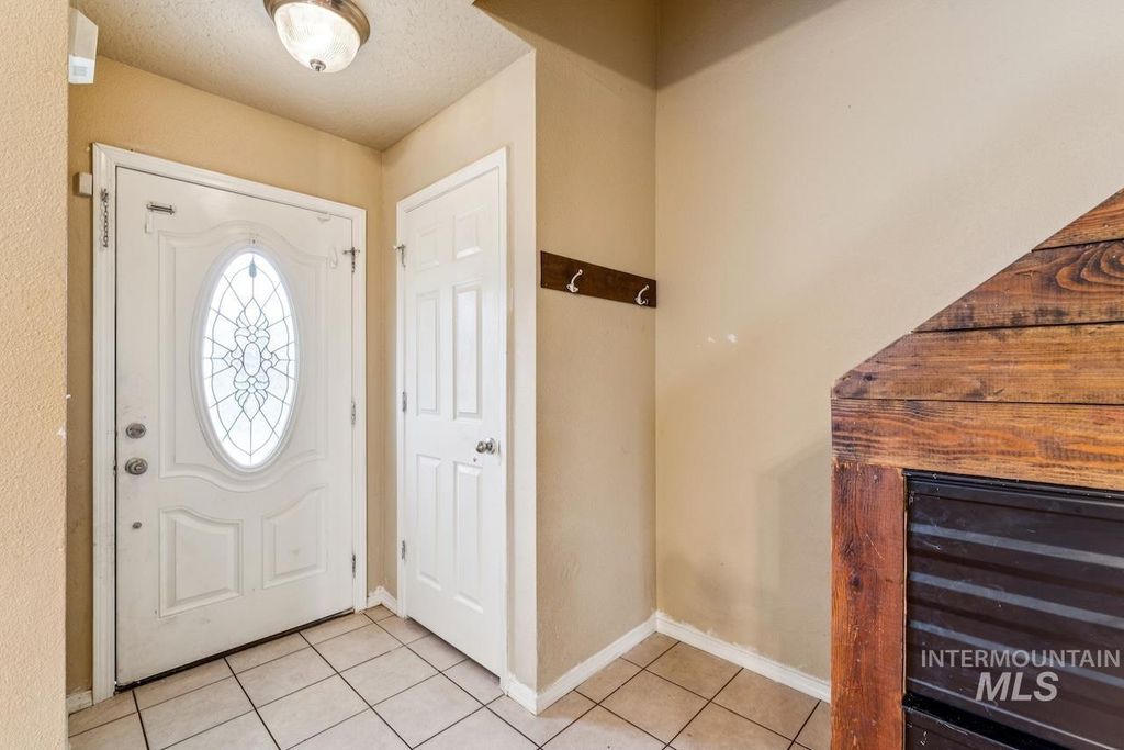 Photo of 118 Parkland Way, Caldwell, ID 83605 (MLS # 98972064)