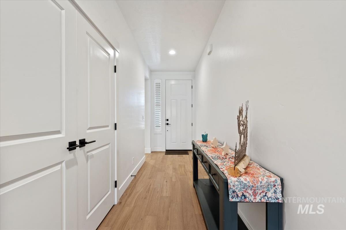 12255 S Red Shouldered Hawk