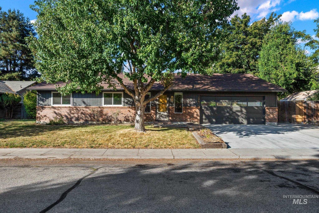 Photo of 850 E Ironside Dr, Boise, ID 83706 (MLS # 99003373)