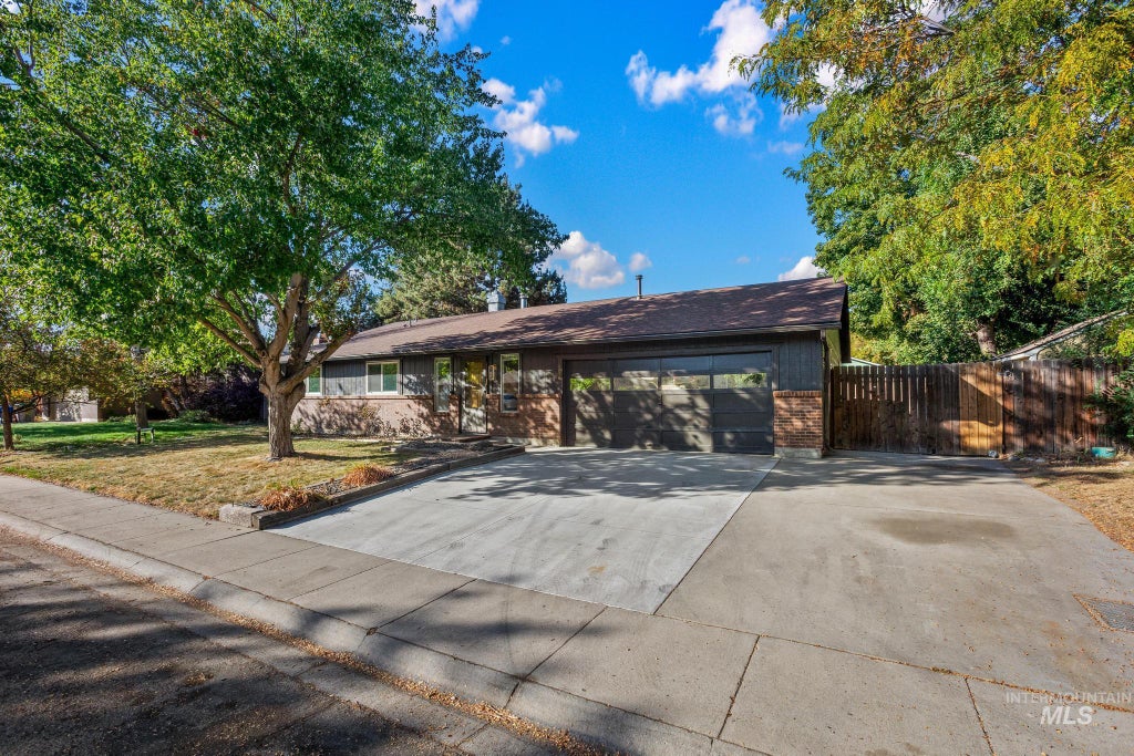 Photo of 850 E Ironside Dr, Boise, ID 83706 (MLS # 99003373)