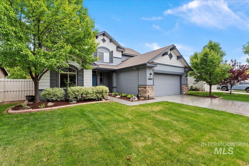 Photo of 4680 N Maplestone Ave, Meridian, ID 83646 (MLS # 98970989)