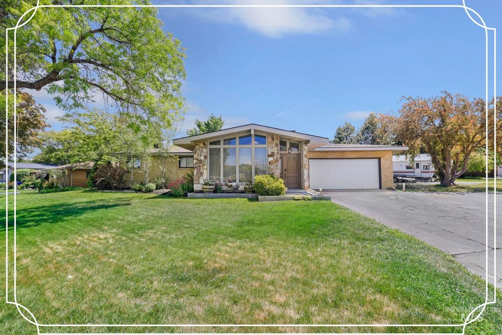 Photo of 1228 Evergreen Dr, Twin Falls, ID 83301 (MLS # 98987562)