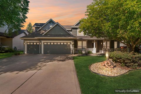 957 N Beachwood St Eagle ID 83616