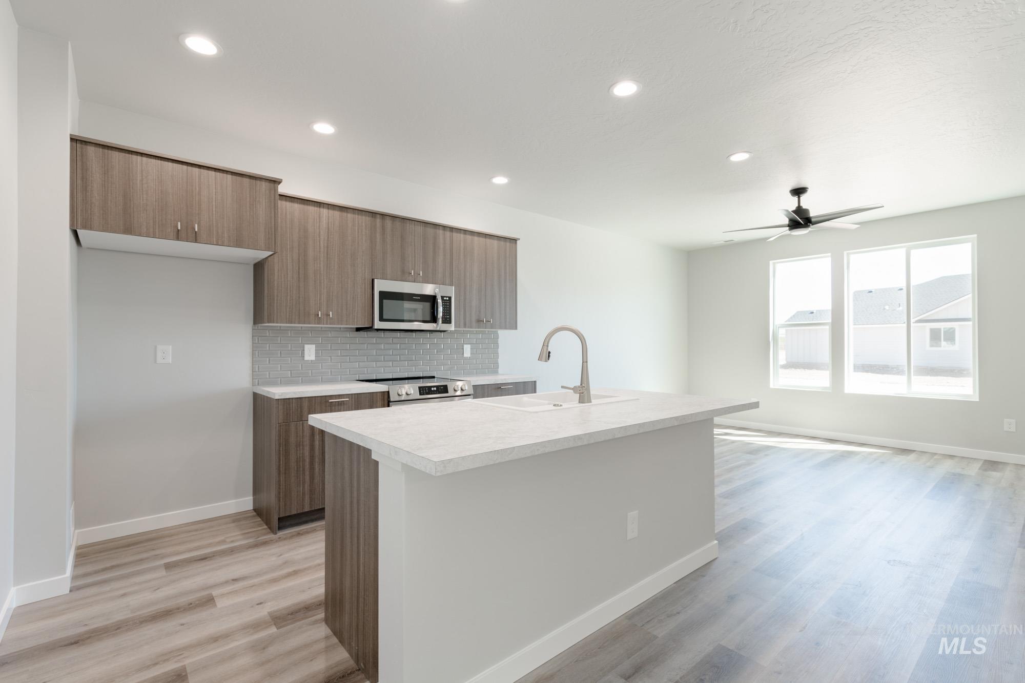 3005 E Mossy Creek Dr