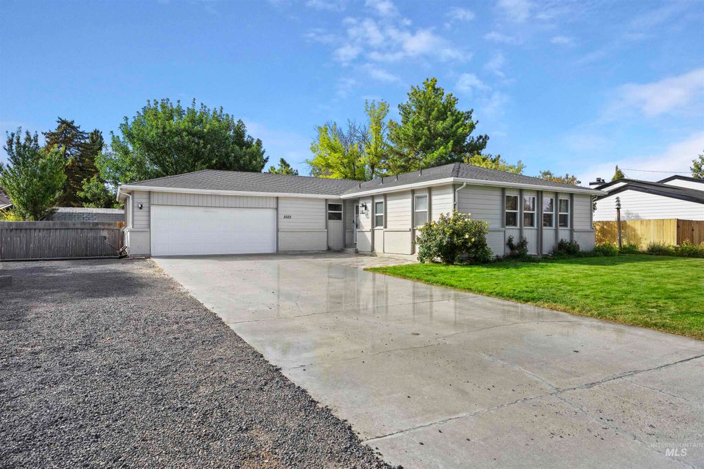 Photo of 2522 Elizabeth Blvd, Twin Falls, ID 83301 (MLS # 98975609)