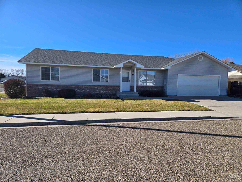 Photo of 183 Sw 18th St, Ontario, OR 97914 (MLS # 98976435)